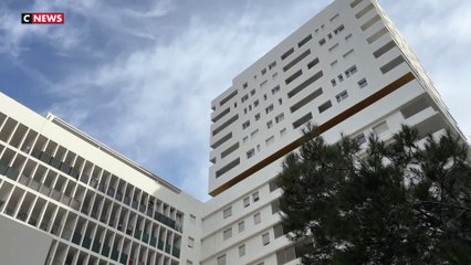 Marseille : la municipalité installe une pergola pour protéger les enfants de jets de projectiles