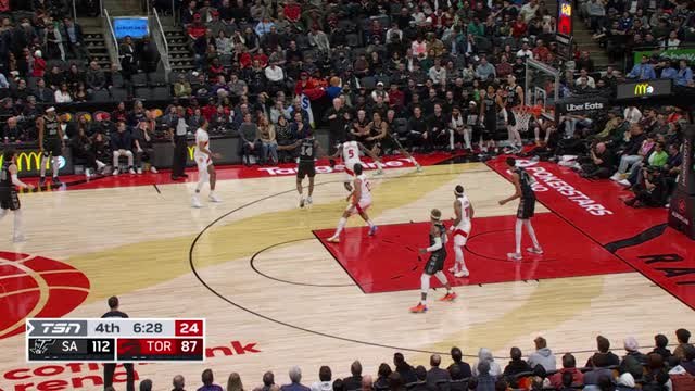 Vassell makes outrageous behind-the-back assist for Wemby dunk