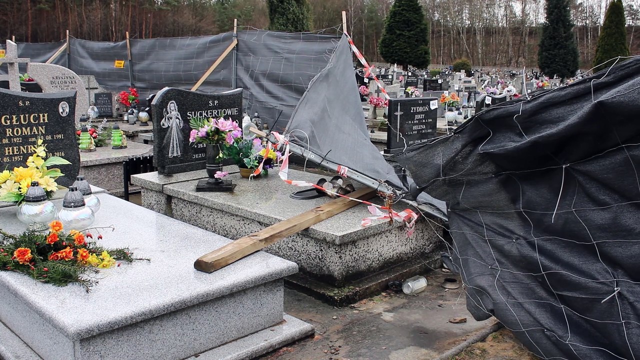 Trzebinia  - trwają prace przy zapadliskach obok cmentarza w Sierszy