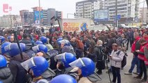 'Büyük Özgürlük Yürüyüşü' Diyarbakır'da: Polis ablukasına karşı Diyarbakır'da oturma eylemi başladı