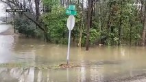 فيضانات تغمر الطرقات إثر عواصف رعدية ممطرة في ولاية ألاباما الأمريكية
