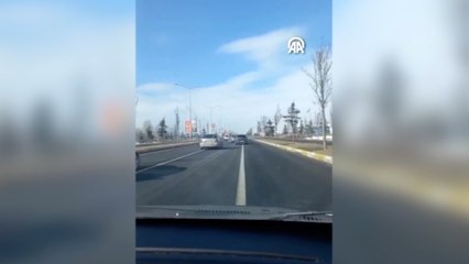 Trafiği tehlikeye düşürdükleri sosyal medyadan belirlenen 4 sürücüye para cezası