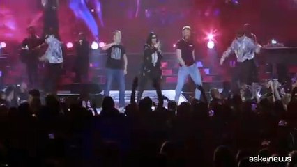 Laura Pausini conquista Parigi, sold out il live all'Accor Arena