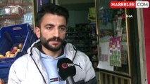 Fatih'te market sahibi, kendisini gasp etmek için döner bıçağı çeken hırsızı copla dövüp, kovaladı