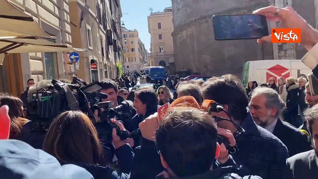 L?arrivo di Schlein, Fratoianni e Bonelli alla conferenza sul Ponte sullo stretto
