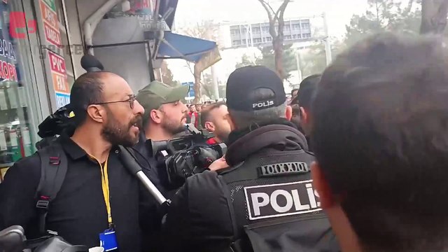 'Büyük Özgürlük Yürüyüşü'nde gazetecilerin görüntü alınması engellendi
