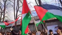 Ghali a Sanremo, manifestazione davanti alla sede Rai di Napoli