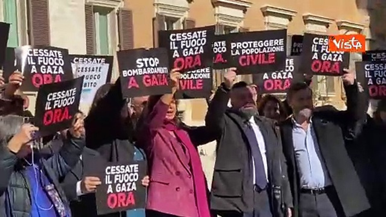 ?Stop bombardamenti a Gaza?, il flash mob di parlamentari e associazioni in piazza Montecitorio