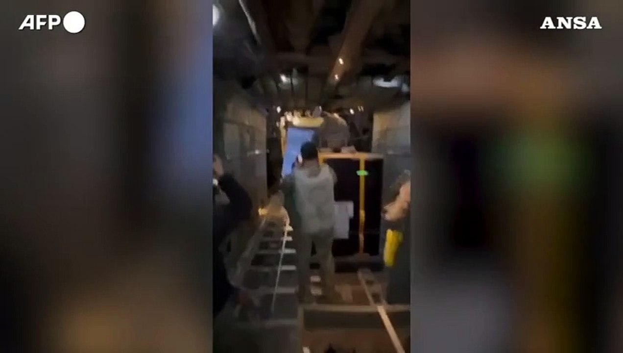 Gaza, lancio di aiuti umanitari sulla Striscia: partecipa anche il re di Giordania