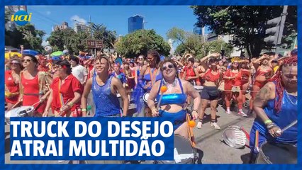 Bloco Truck do Desejo atrai multidão na Avenida Brasil