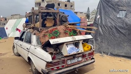 Palestinesi in fuga da Rafah nel timore dell'incursione di Israele