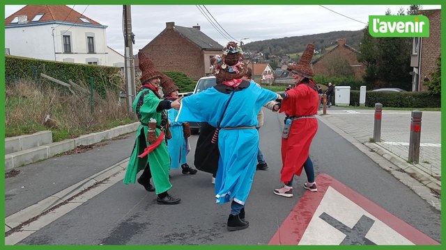 Les Têtards de Falisolle étaient de sortie en ce Mardi gras pour récolter les aliments pour leur traditionnelle omelette !