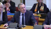 IVG dans la Constitution: Philippe Bas (LR) conteste la rédaction du gouvernement