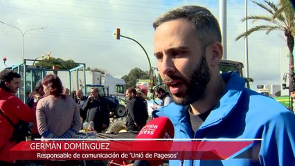 Agricultores cortan el acceso a Mercabarna (Barcelona) y al Puerto de Santander