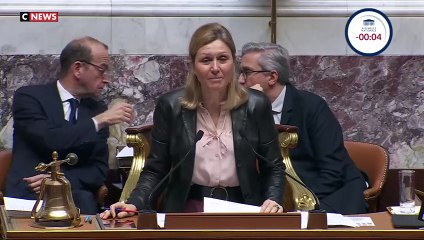 Rachida Dati se paye un député Républicains qui a tenté de faire de l'humour en posant sa question :  "Si vous voulez devenir humoriste, je suis prête à vous subventionner, mais il y a du boulot !"