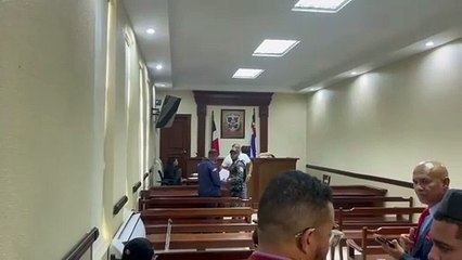 Anthony Santos se presenta en el tribunal por demanda en su contra