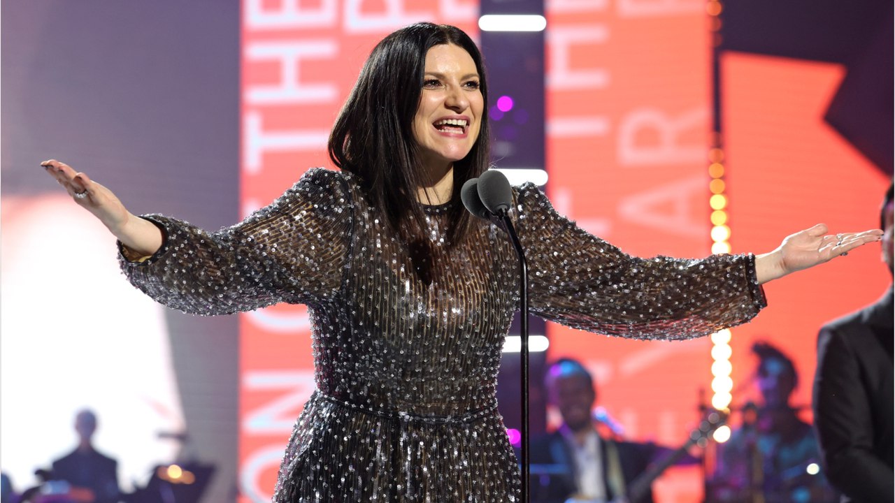 Voici - Laura Pausini : un homme ouvre le feu sur l'Accor Arena, le concert de la chanteuse manque de tourner au drame