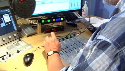 Bag kulissen: Radioavisens vært forklarer årets koks |2014| DR