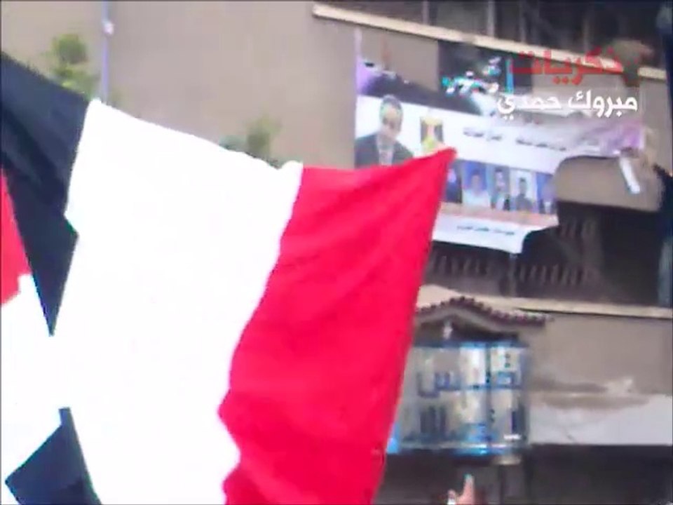 نزع احدى لافتات تأييد جمال مبارك يوم 28 يناير 2011