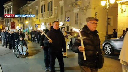 Video herunterladen: Andria: video della processione per la Festa liturgica della Sacra Spina di venerdì 16 febbraio 2024