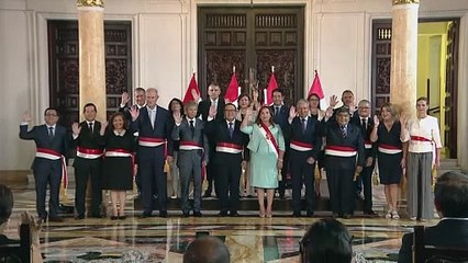 Perú nombra cuatro nuevos ministros, incluido el de Economía en medio de recesión