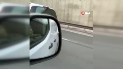 Trafikte dehşet görüntü! Seyir halindeyken uçucu madde çekti
