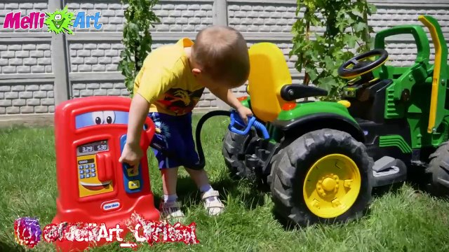 Arthur and Melissa Play and Build Playhouses for Kids