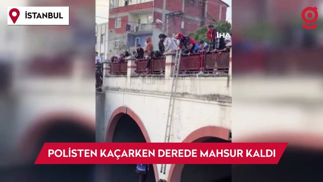 Kaçmak isterken derede mahsur kaldı, su sıçratarak polisleri uzaklaştırmaya çalıştı