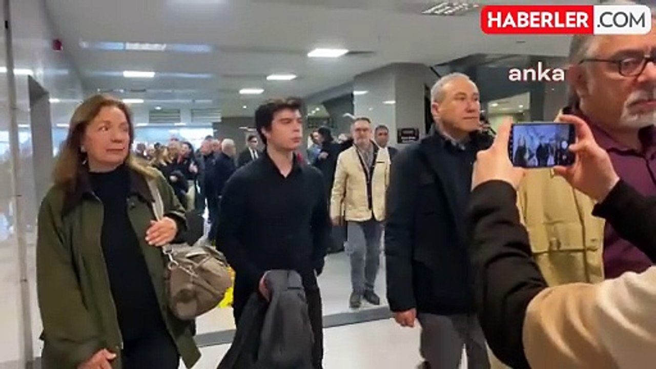 İstanbul'da bayrak tartışması: Yumruk atan öğrenci hakim karşısında