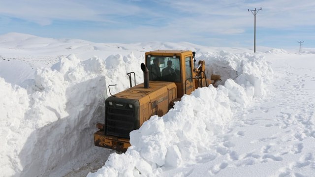 Karlıova'da kar kalınlığı 6 metre