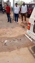 करैरा में दिनदहाड़े रेत माफिया ने लहराए हथियार