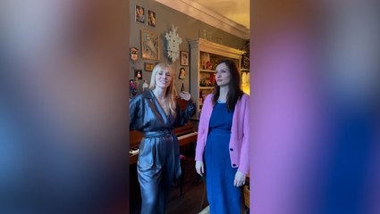 Sophie Ellis-Bextor and Natasha Bedingfield perform mash-up as both singers re-enter chart after 20 years