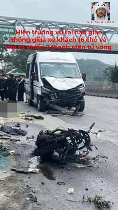 Chạy ngược chiều tông vào xe khách, 2 thanh niên đi xe máy tử vong