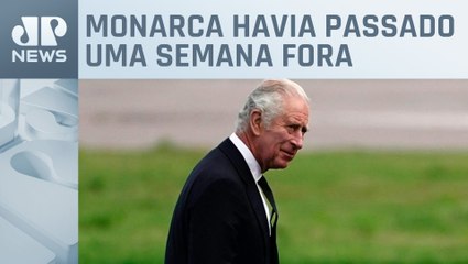 Rei Charles III volta a Londres após início de tratamento de câncer