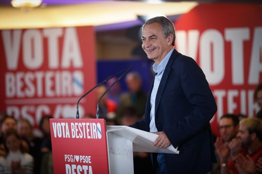 Zapatero tira de ironía para cargar contra Feijóo: Están preparando una serie en Netflix