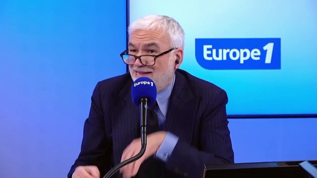 Pascal Praud et vous - CNews : Christine Kelly appelle Emmanuel Macron à «faire respecter la pluralité des opinions» dans les autres médias