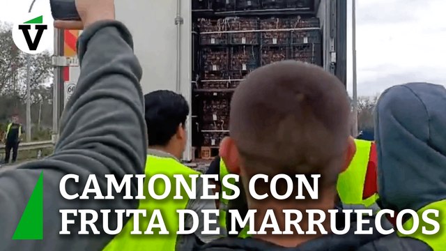 Agricultores paran y abren camiones con productos de Marruecos