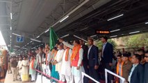 ुख्यमंत्री श्री विष्णु देव साय ने आज राजधानी के रेल्वे स्टेशन से अयोध्या स्पेशल गाड़ी को हरी झंडी दिखा कर रवाना किया।