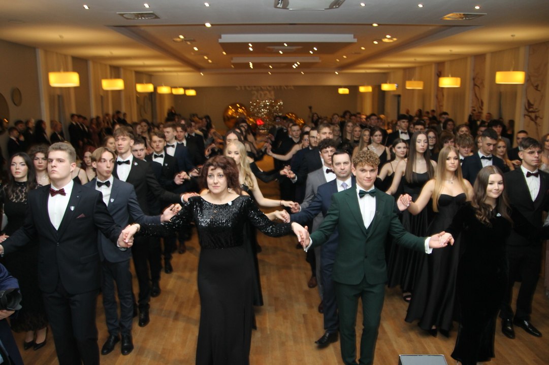 Studniówka maturzystów z I Liceum Ogólnokształcącego im. Hugona Kołłątaja w Krotoszynie