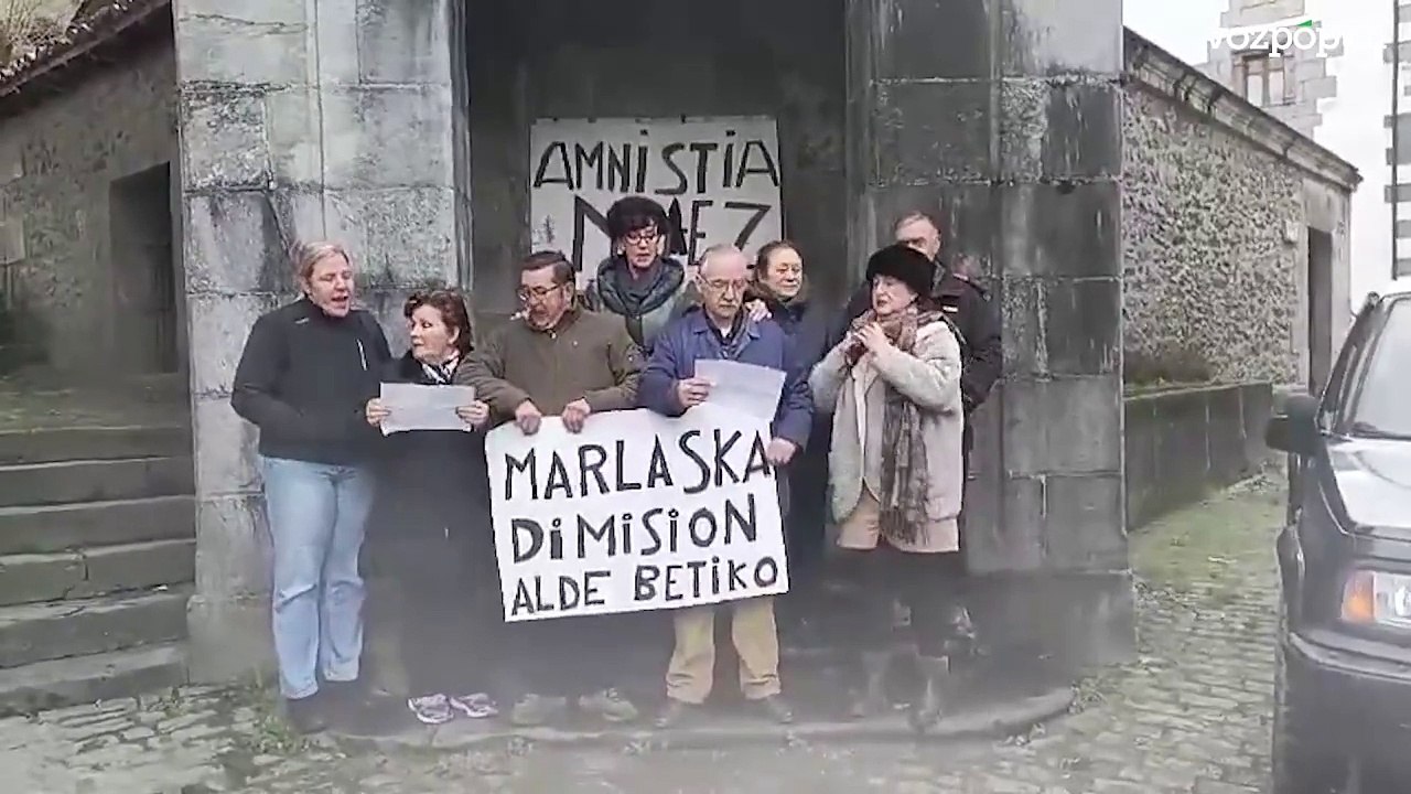 Ocho personas homenajean desde un fortín abertzale a los agentes de Barbate: "Viva España, viva la Guardia Civil"