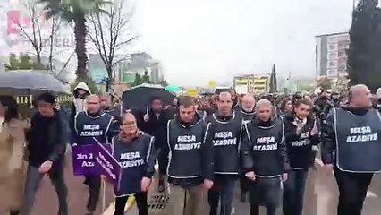 Plastik mermili müdahalenin ardından DEM Parti Milletvekilleri 'insanlık onuru işkenceyi yenecek' sloganları ile yürüyüşünü sürdürüyor.