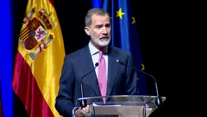 El Rey defiende la independencia judicial y recuerda a los dos guardias civiles "asesinados"