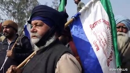 I trattori invadono le strade anche in India