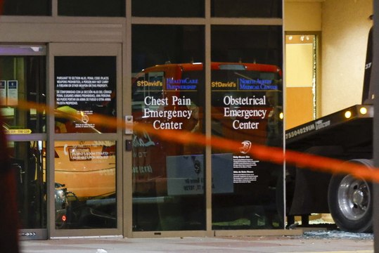 Un muerto y 5 heridos tras estrellarse un coche contra un hospital en Austin (Texas)