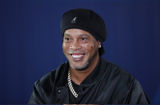 AR OOV RONALDINHO 140224