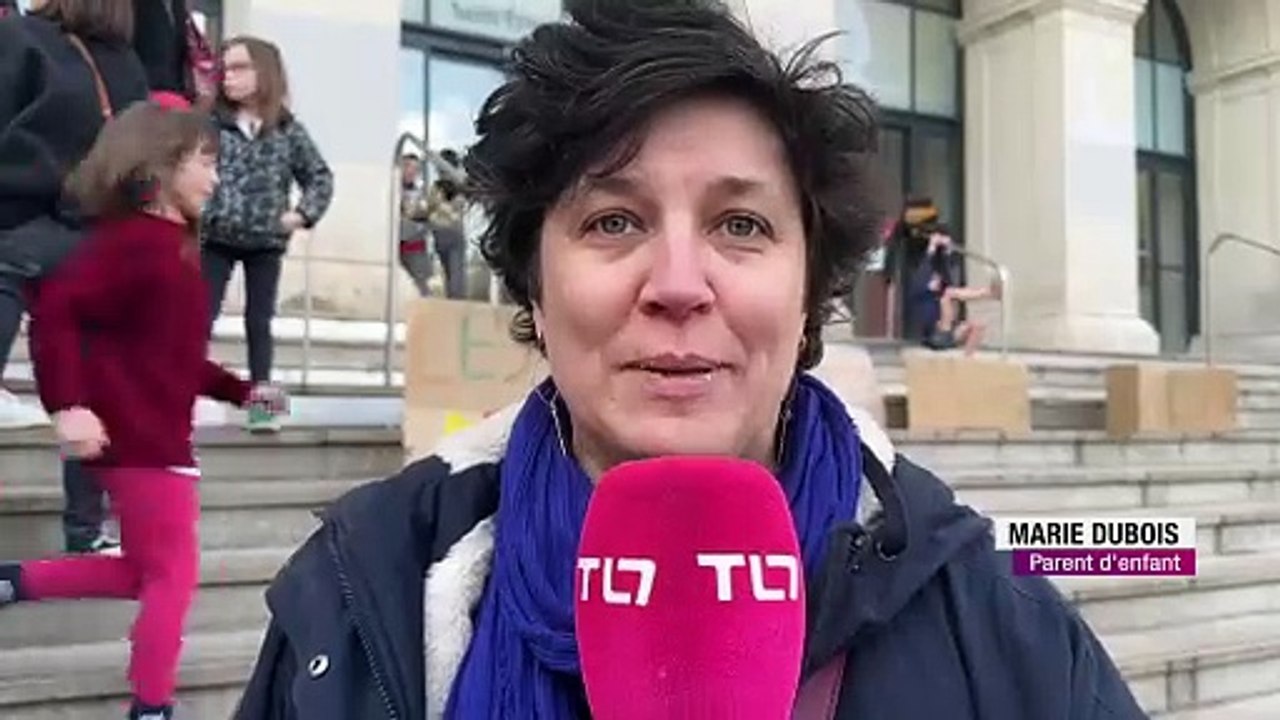 Manifestation pour dénoncer la fermeture de l'Amicale Laïque de Beaubrun