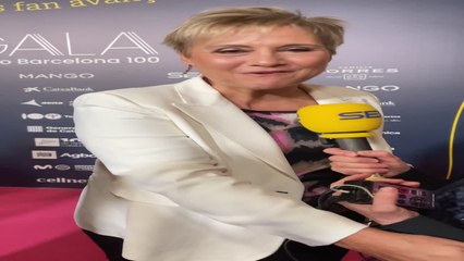 Glòria Serra en la alfombra roja de la gala conmemorativa por los 100 años de la Cadena SER