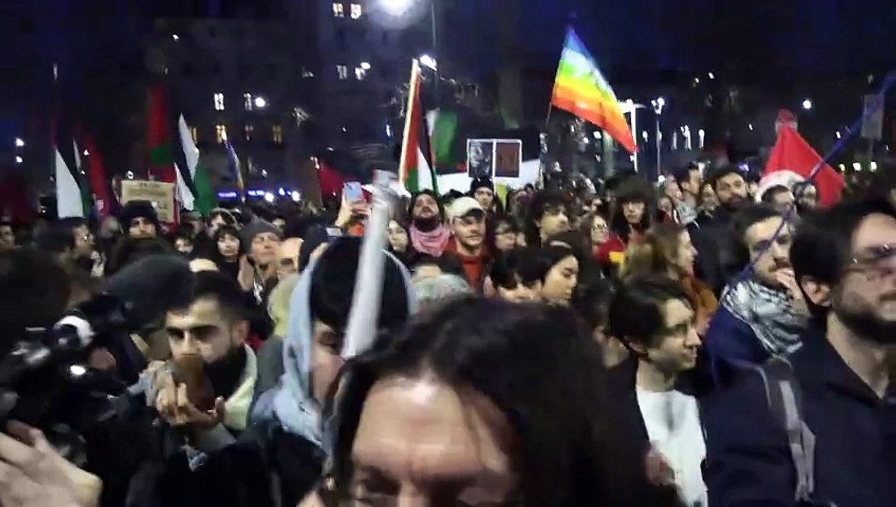 Milano, protesta pro-Palestina alla sede Rai: insulti ad azienda e Meloni, applausi per Ghali