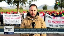 Agricultores españoles bloquean los accesos al Puerto Motril