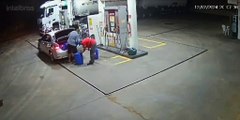 Homem abastece galões com gasolina em posto e foge sem pagar